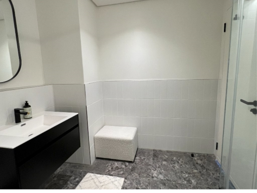 1 Bedroom Property for Sale in Sea Point Western Cape